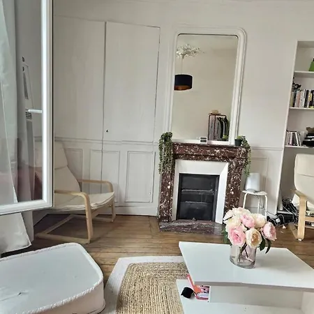 2 Pieces De Charme Au Dernier Etage Sur Jardin. Apartment